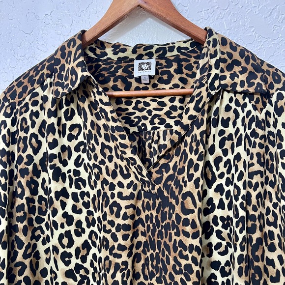 Anne Klein Leopard Print Blouse Womens XL Roll Tab Sleeve V-Neck Animal Top Tan - Picture 4 of 5
